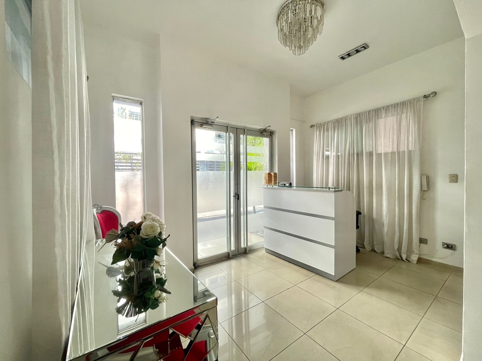 apartamentos - EVARISTO MORALES APTO EN VENTA DE 3 HABITACIONES CON BAÑO 2 PARQUEOS 9