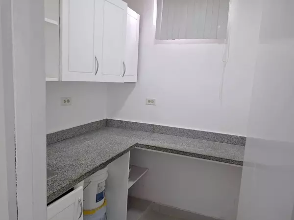 oficinas y locales comerciales - Local céntrico en Arroyo Hondo viejo 10