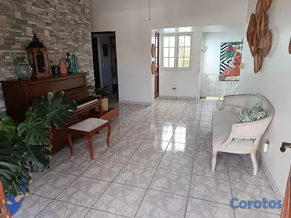 casas - vendo casa altos De Arroyo hondo 3 dos niveles tres habitaciones con baño piscin 11