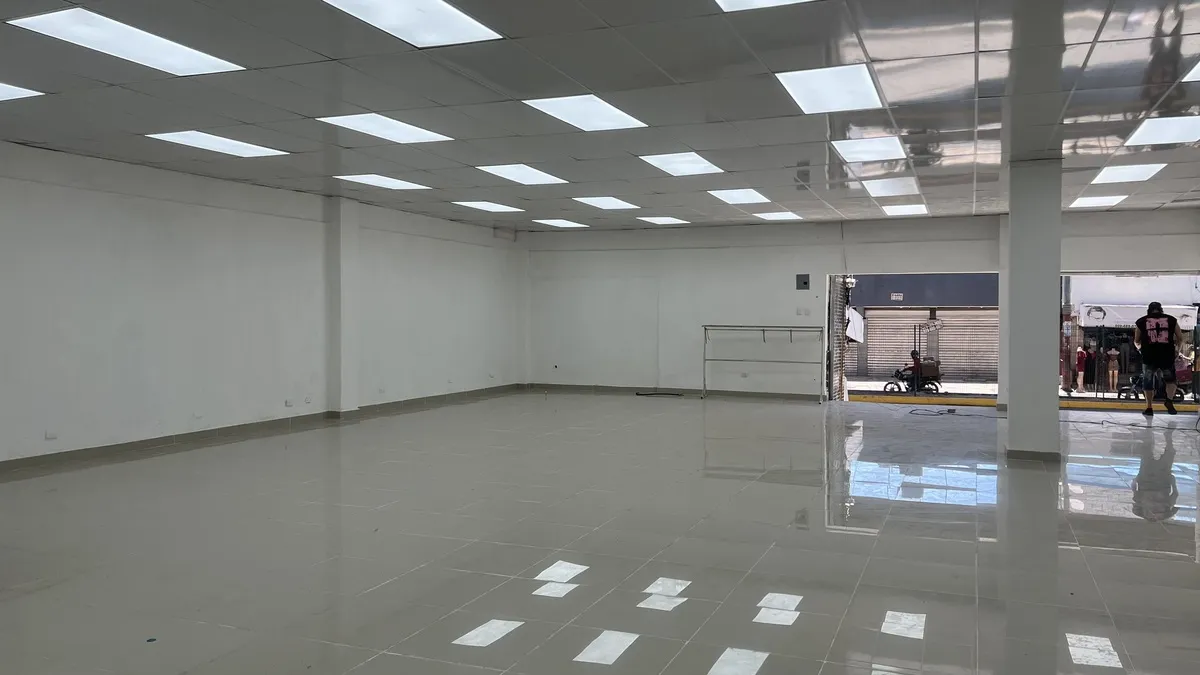 oficinas y locales comerciales - Local en primer nivel en alquiler en villa francis 7