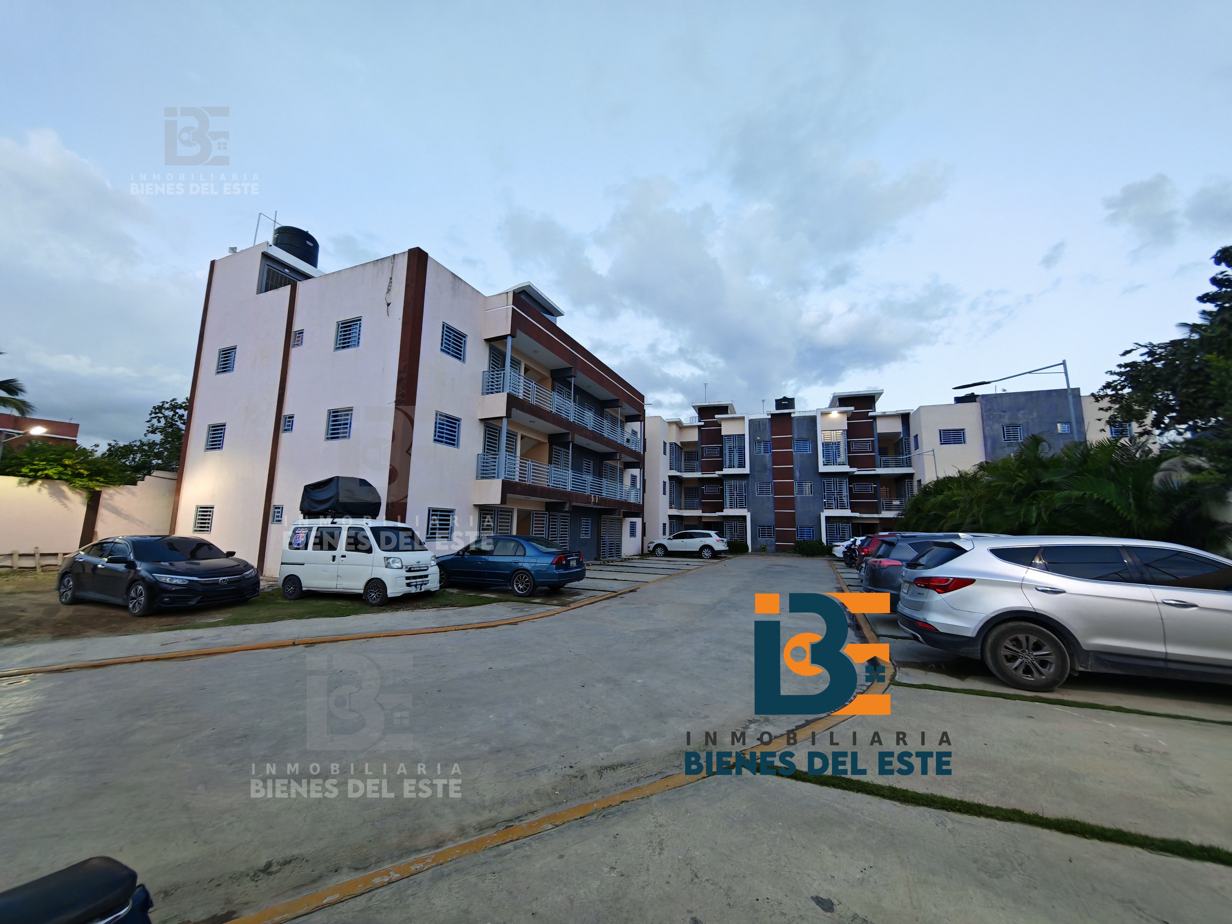 apartamentos - SE RENTA Apartamento con Parqueo en Las Colinas