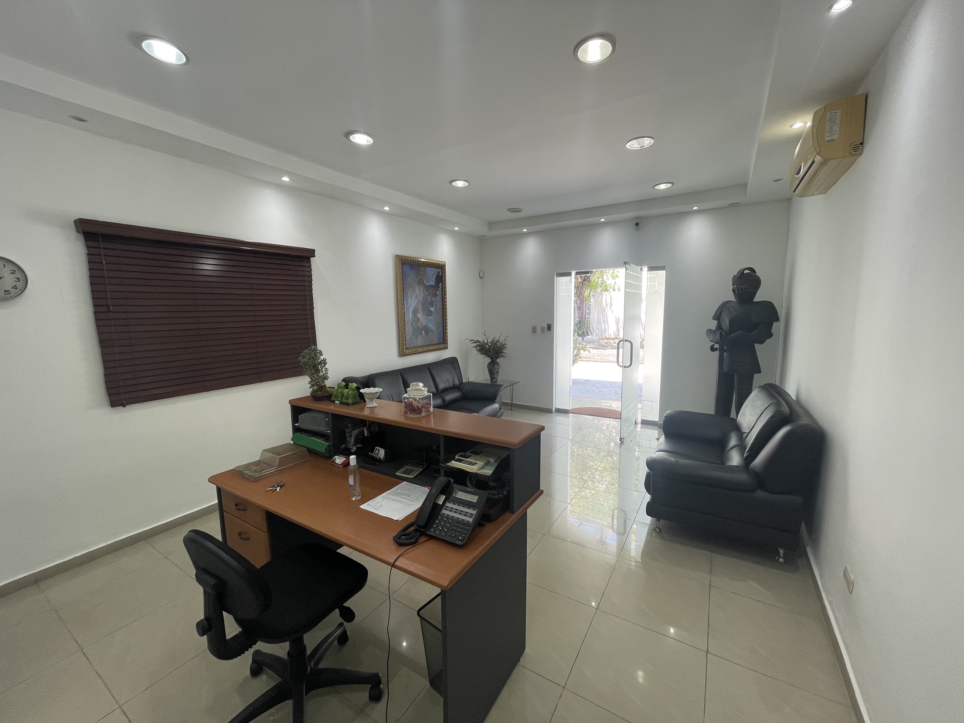 oficinas y locales comerciales - Alquilo Local Comercial en Santo Domingo Distrito Nacional 