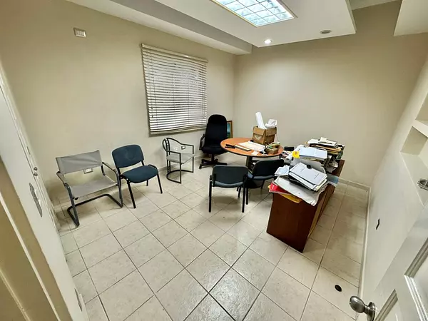 oficinas y locales comerciales - Local Comercial en Venta ZONA UNIVERSITARIA  6