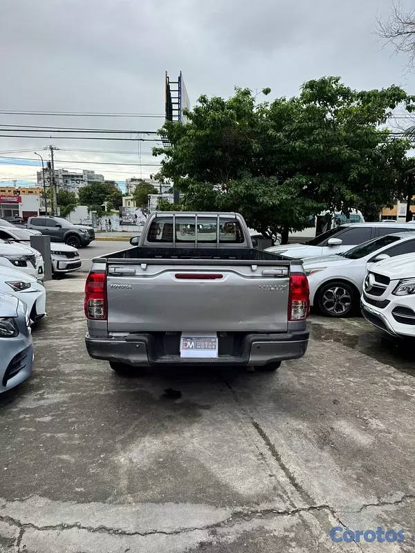 jeepetas y camionetas - Toyota Hilux 2023  7
