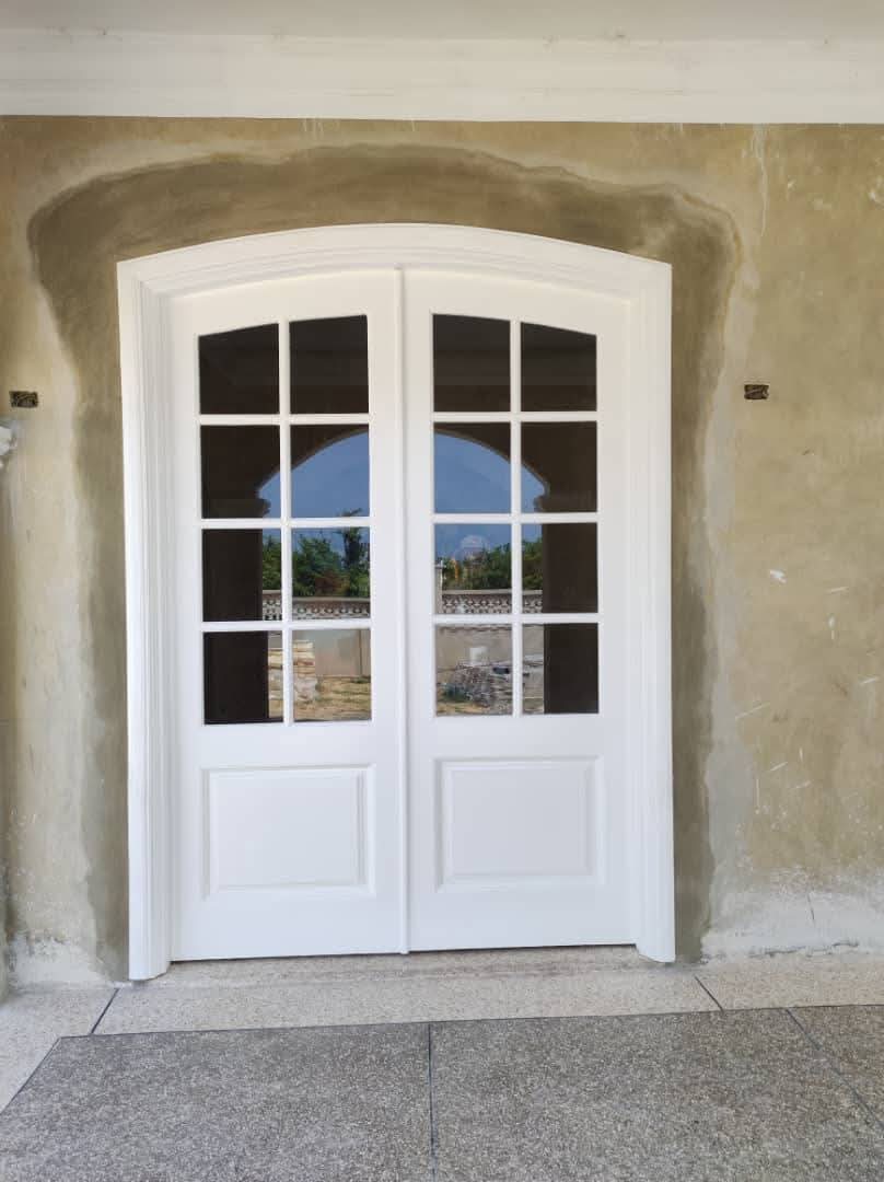 muebles y colchones - Puerta de entrada con cristal en blanco  0