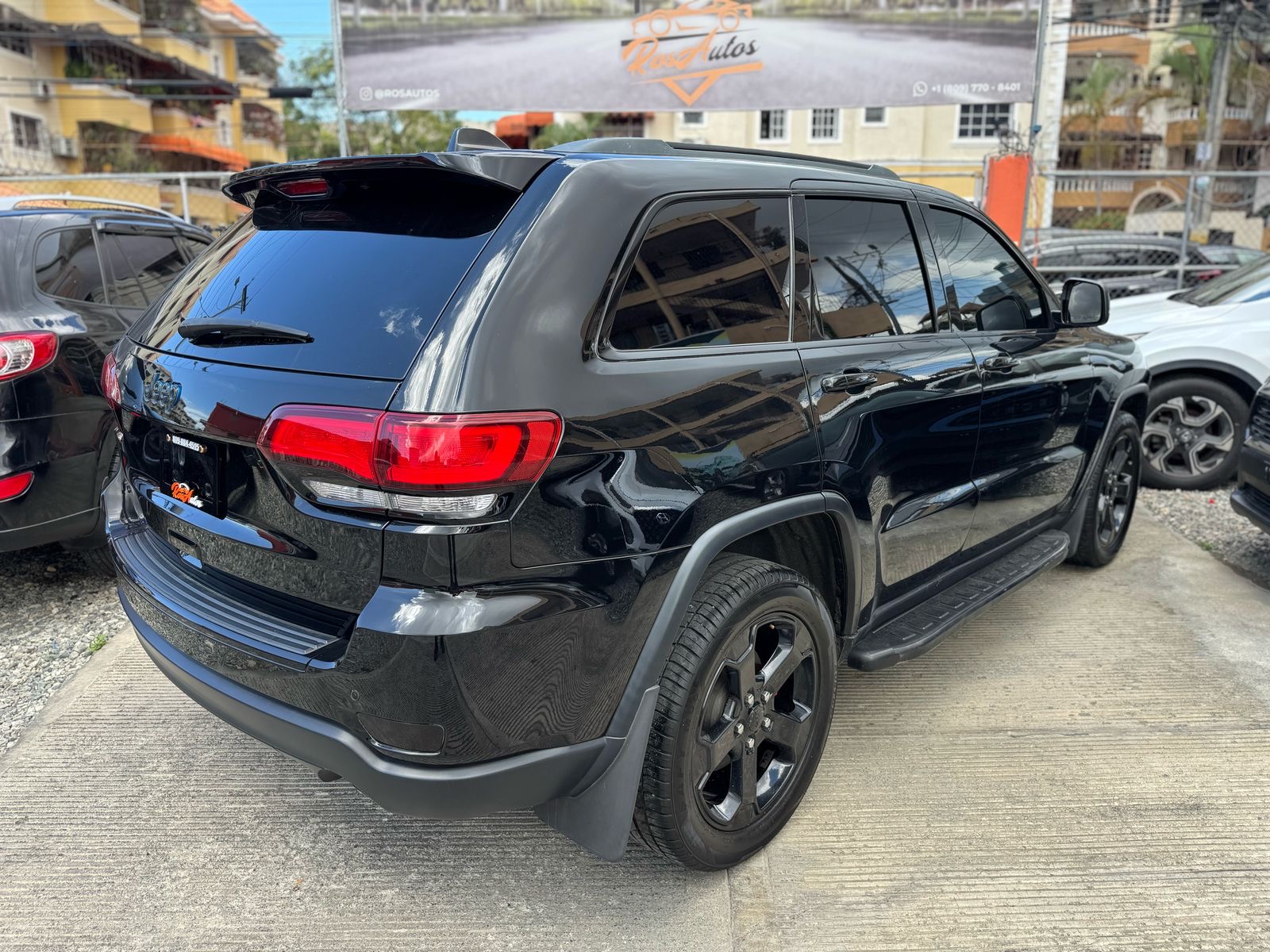 jeepetas y camionetas - Jeep Grand Cherokee Laredo 2018 5