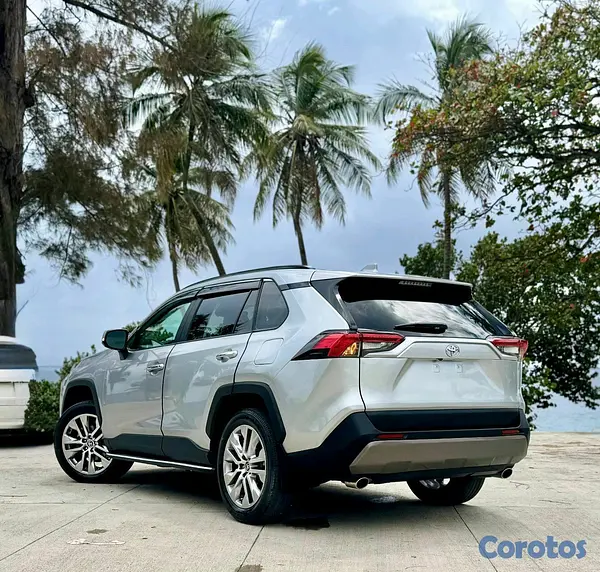 jeepetas y camionetas - Toyota rav4 limited 2024 5