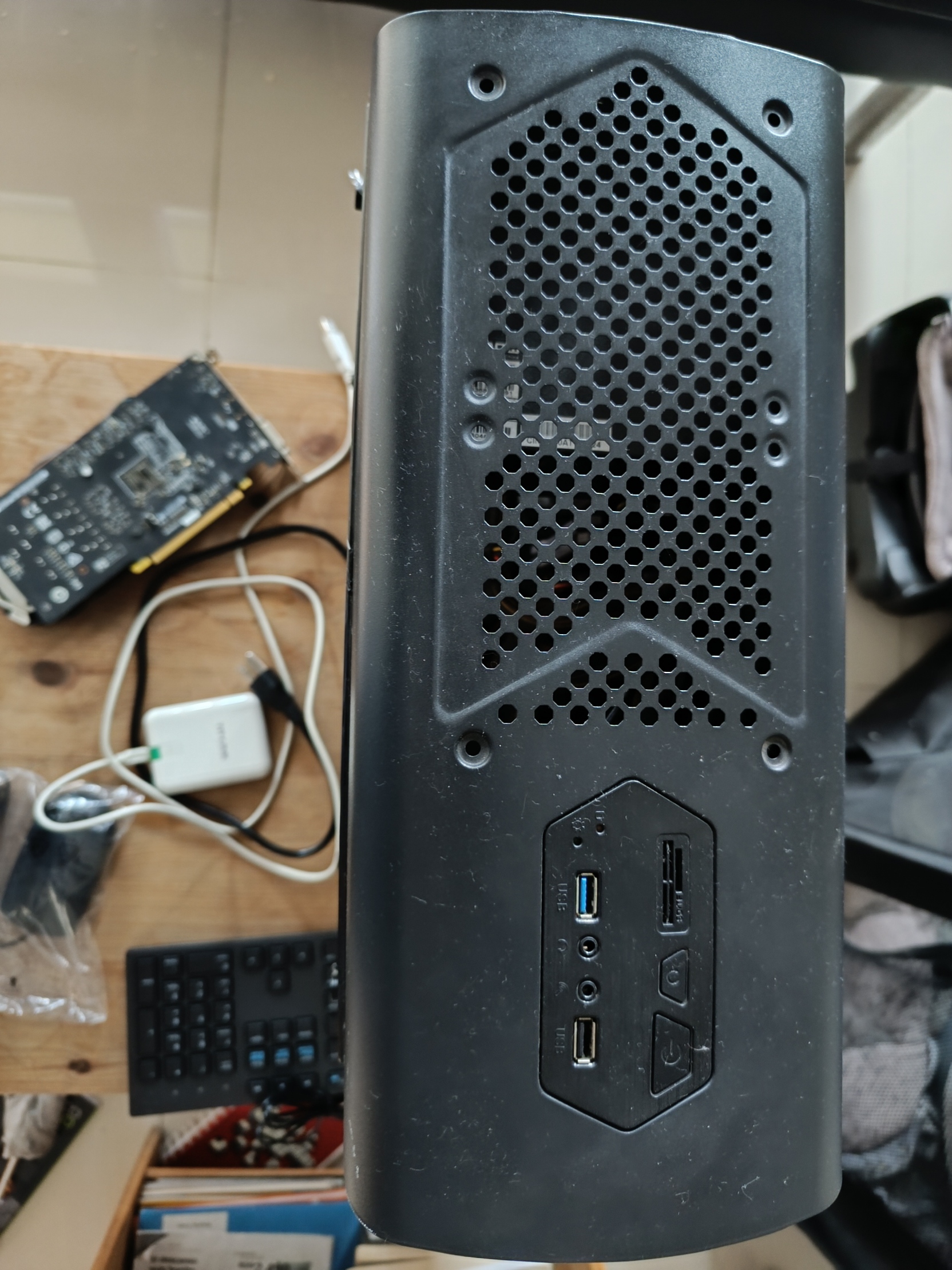 computadoras y laptops - Desktop MSI MS-7996 PC i7-7700 3.60G 16GB SSD 256 6