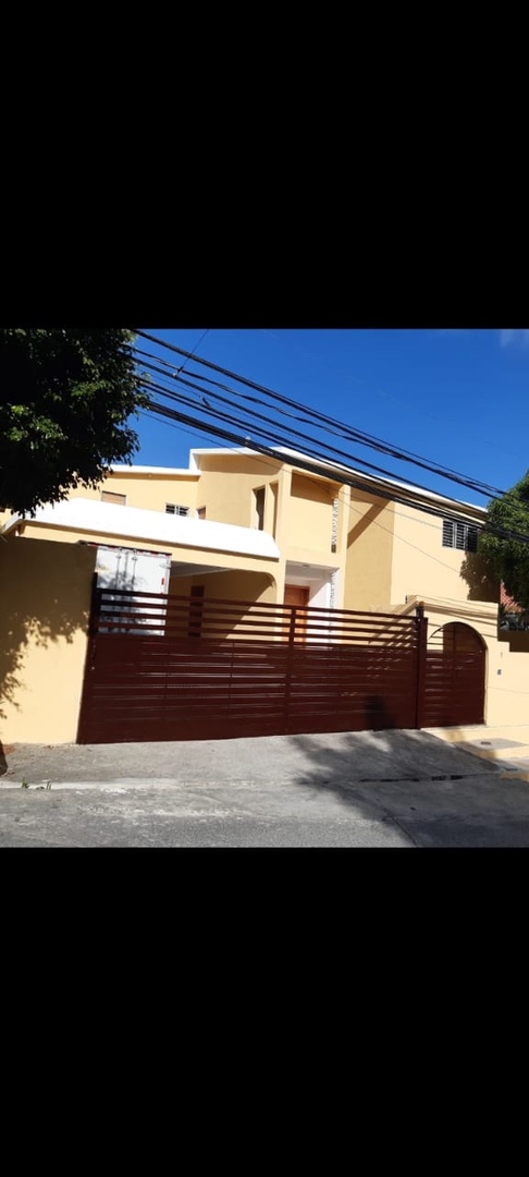 casas - Venta de casa en arroyo hondo 3 con 455mts Distrito Nacional  0