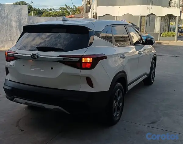jeepetas y camionetas - KIA SELTOS 2022 BLANCO DIESEL 6