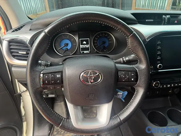 jeepetas y camionetas - Toyota hilux 2020 3