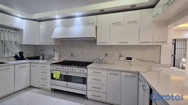 casas - Vendo casa moderna de 5 habitaciones en Respaldo Los 3 Ojos 8