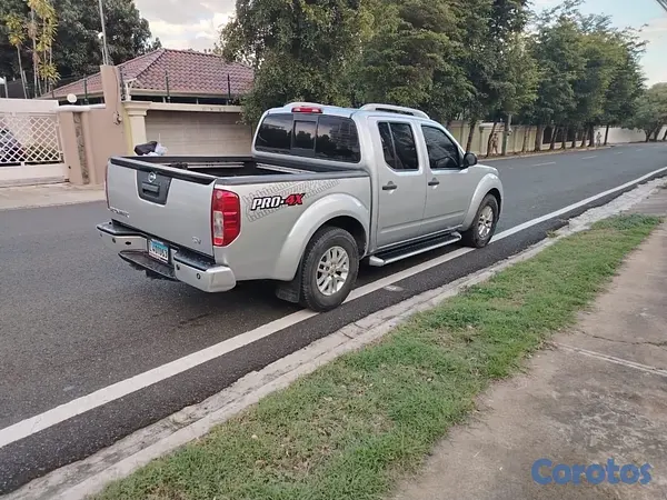 jeepetas y camionetas - Nissan frontier SV 2015 transmisión mecánica  5