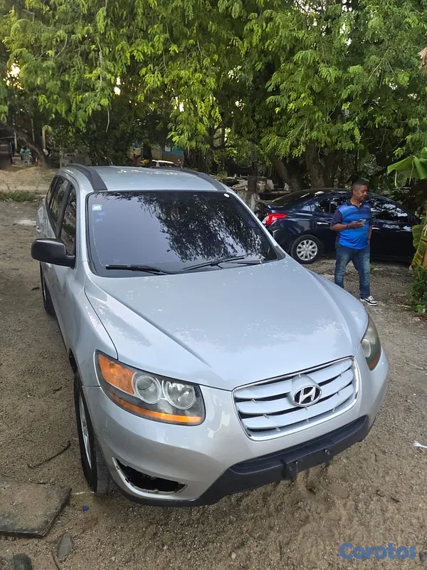jeepetas y camionetas - Santa Fe año 2010 
Motor dohc 
Precio 490 9