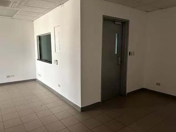 oficinas y locales comerciales - Local de Oficina en LA JULIA 9