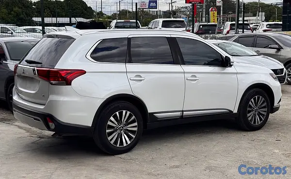 jeepetas y camionetas - Mitsubishi Outlander SEL 2019  
 5