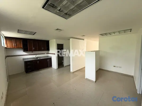 oficinas y locales comerciales - Local comercial de 82mt2 en alquiler en Naco 3