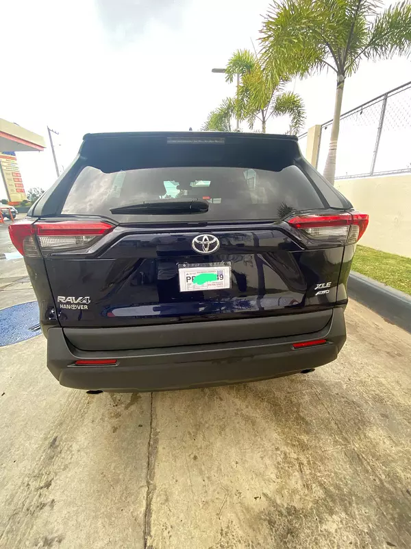 jeepetas y camionetas - Toyota rav4 2022 xle 3