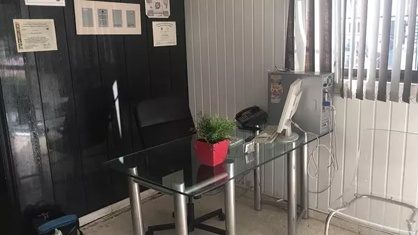 oficinas y locales comerciales - Se vende local comercial en Gazcue 7