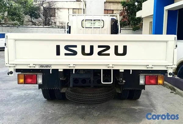 camiones y vehiculos pesados - Isuzu NPR Cama Larga (14 PIES) 2026 4