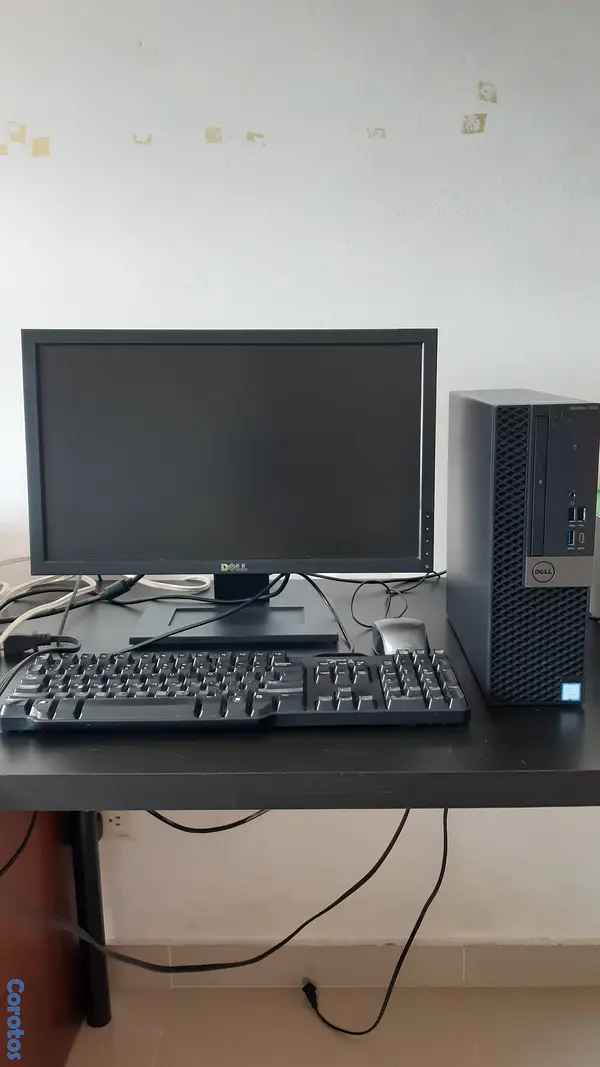 computadoras y laptops - Computadora Dell de escritorio, procesador i5, 8gb de RAM, 1tb de memoria 4