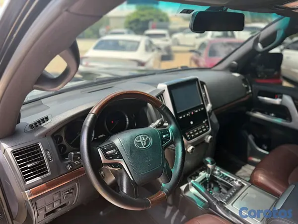 jeepetas y camionetas - Toyota land cruicer vxr 2017 3