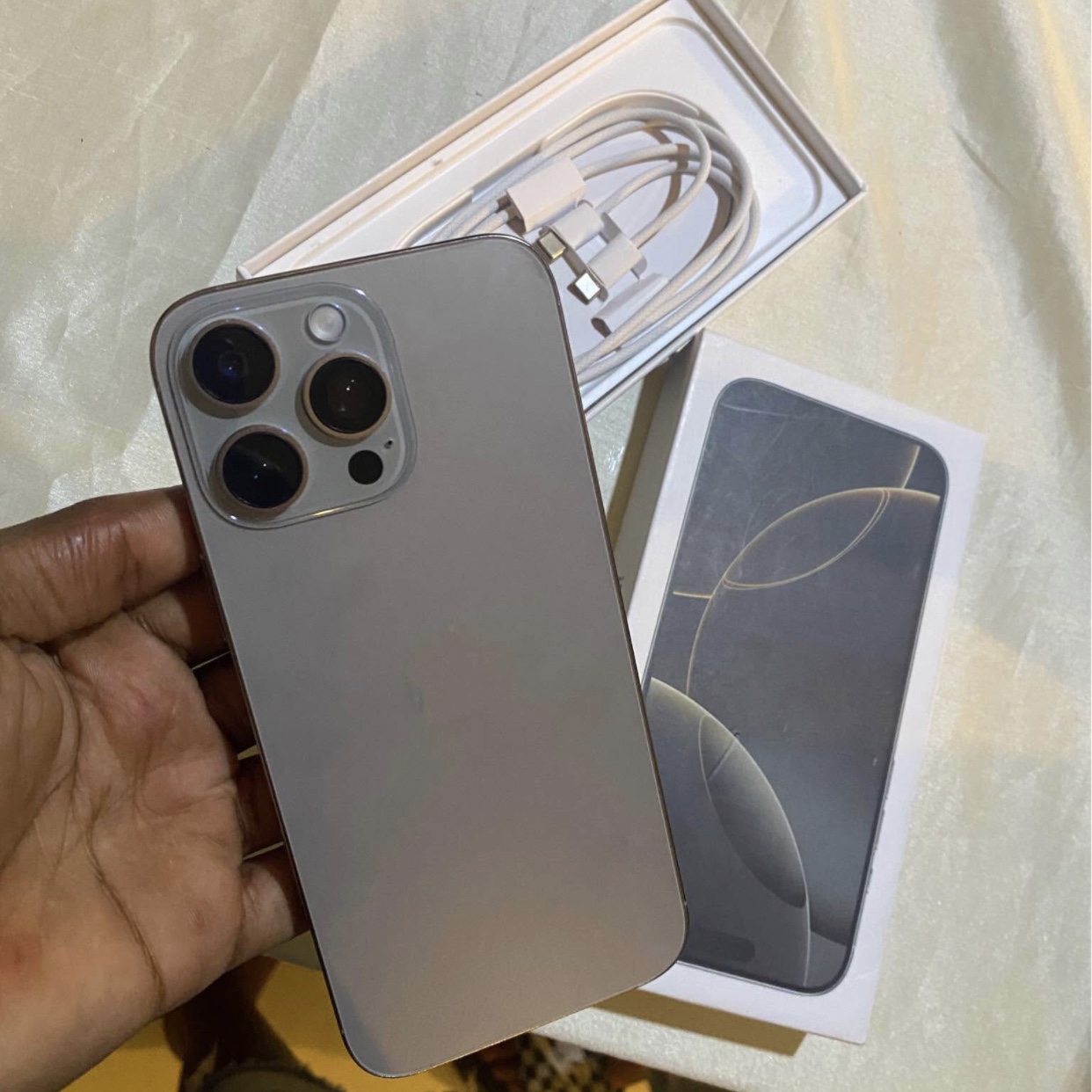 celulares y tabletas - IPhone 16 pro max 1tb como nuevo 
 
 0