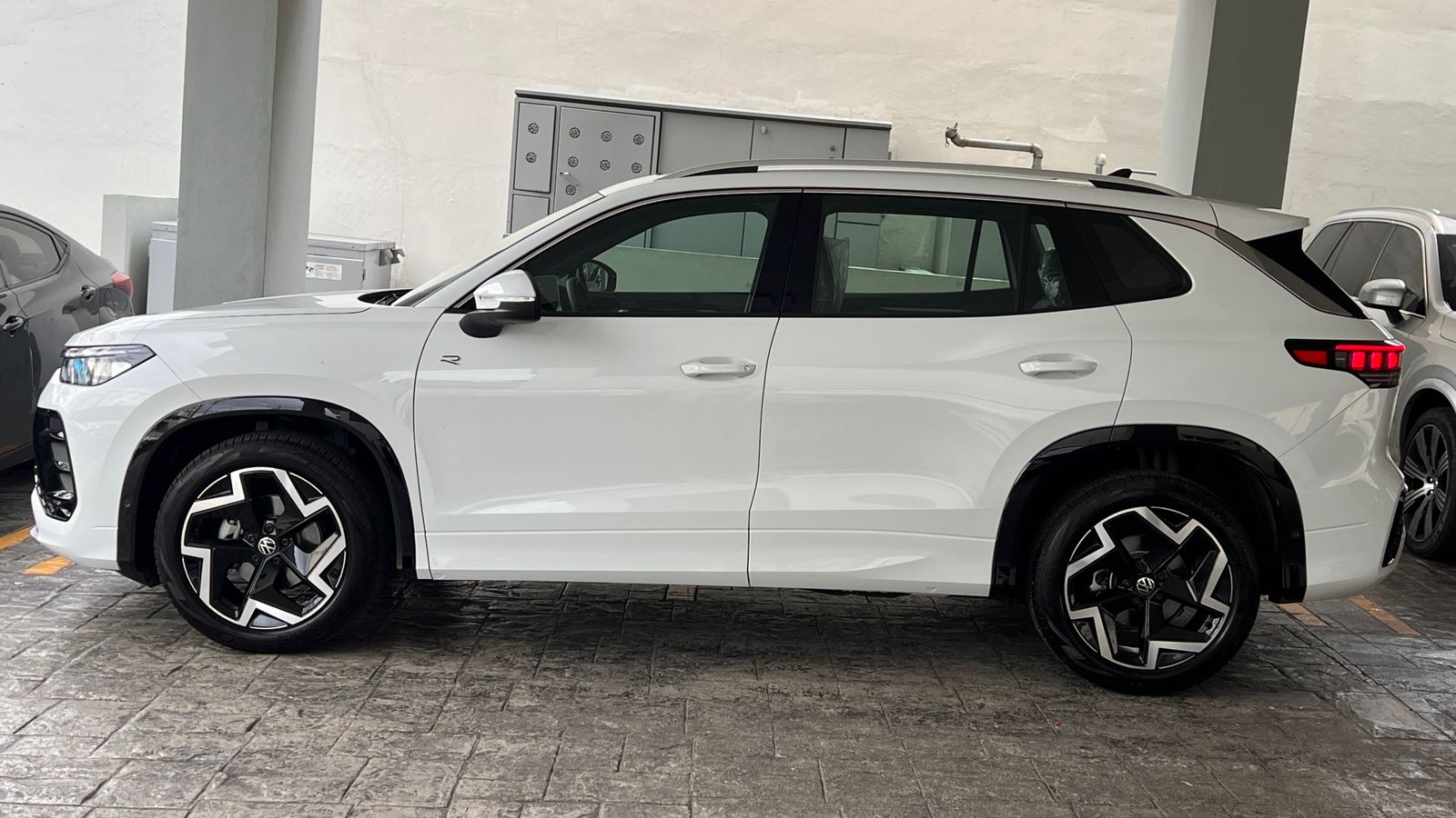 jeepetas y camionetas - Volkswagen Tiguan R Design 2025 6