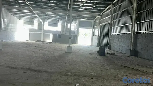 oficinas y locales comerciales - Alquilo Nave 1,500 Mts en Santiago de los caballer 4
