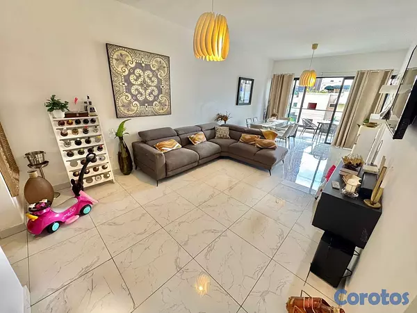 apartamentos - vendo Evaristo Morales tercer nivel tres habitaciones 2.5 baños dos parqueo  2
