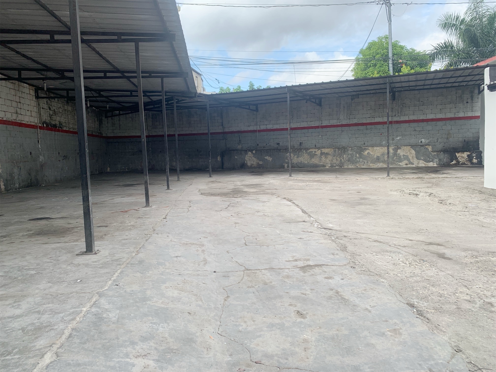 oficinas y locales comerciales - Local amplio en Arroyo hondo  7