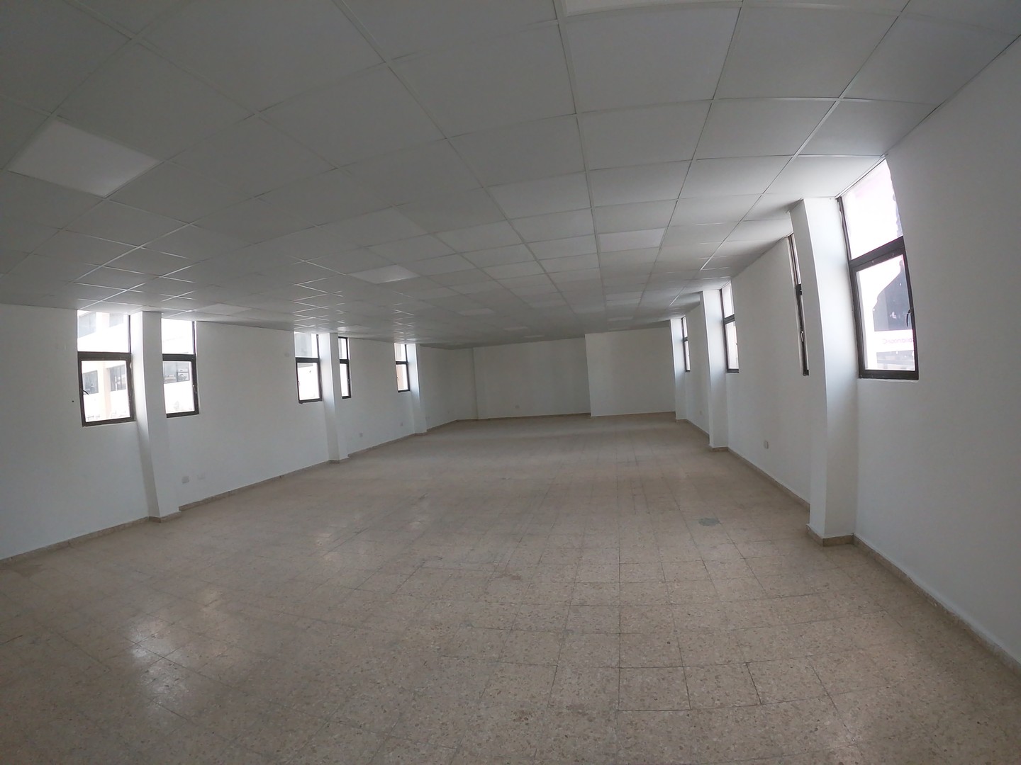 oficinas y locales comerciales - Alquilo Local 109 mts  3er piso  27 febrero  proximo a la tiradentes  2