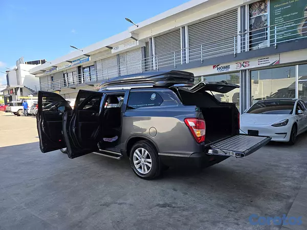 jeepetas y camionetas - KGM REXTON 2019 GRIS OSCURO DIESEL 8