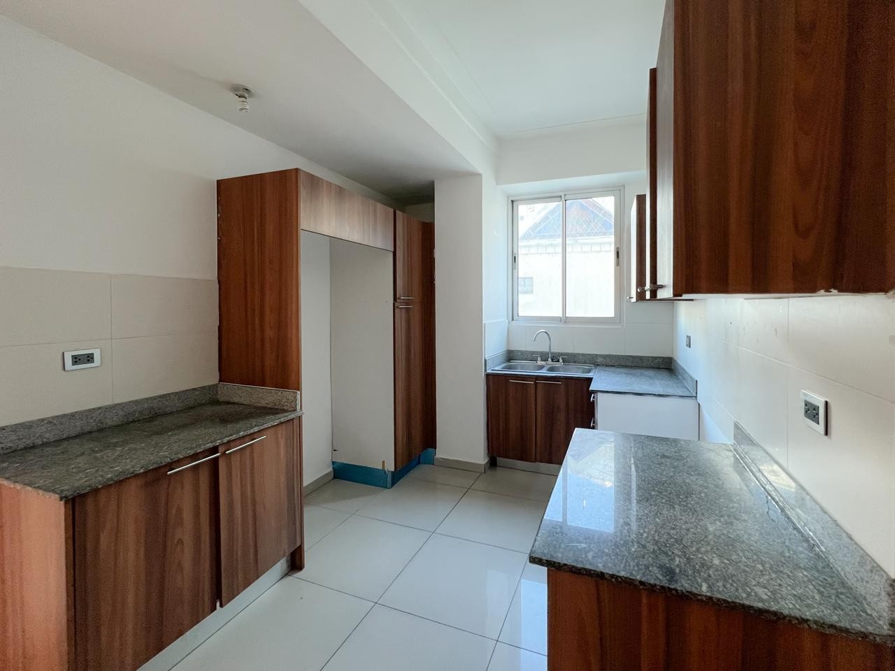 apartamentos - Vendo Amplio y Cómodo Apartamento en Serrallés, 4to. NivelÁrea total: 175.06  5