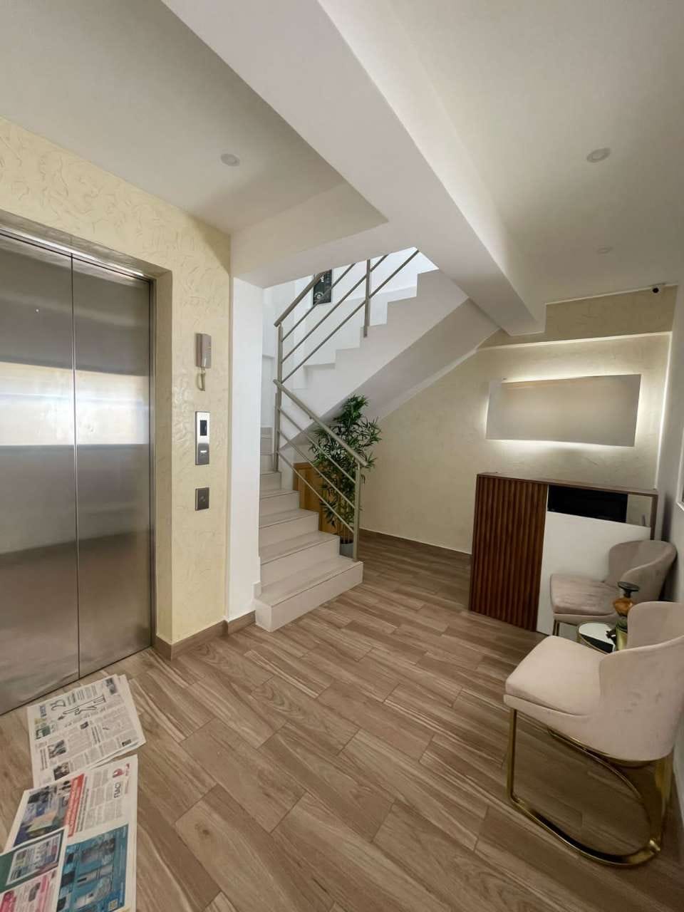 apartamentos - 🔵 Apartamento 2do piso con terraza en los prados  3