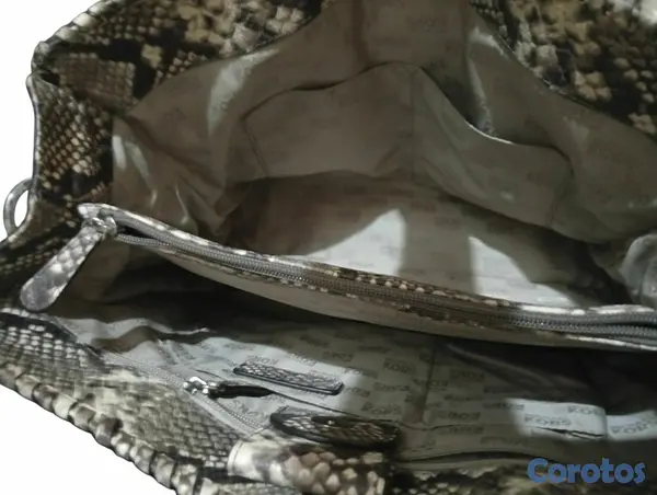 carteras y maletas - cartera Michael kors de piel de serpiente. 3