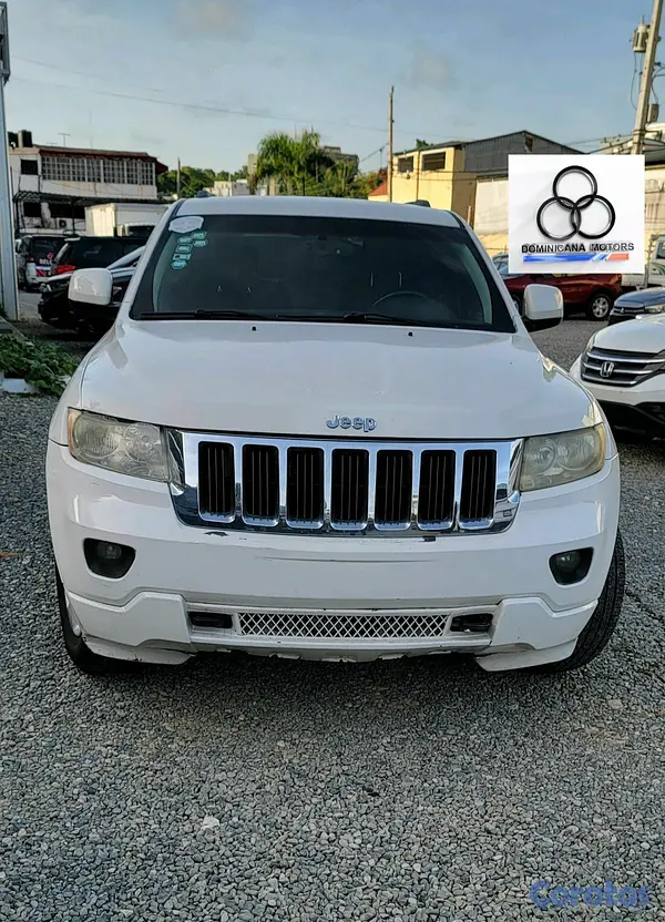 jeepetas y camionetas - JEEP GRAND CHEROKEE LAREDO 2011 10