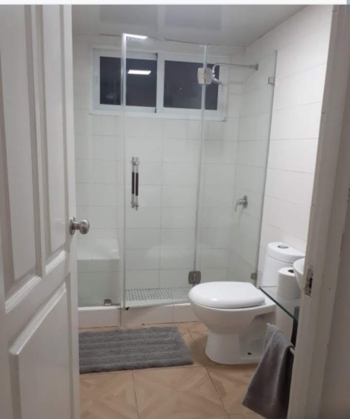 apartamentos - Apartamento en alquiler en el piantini  tiene 165 m2 netos 3
