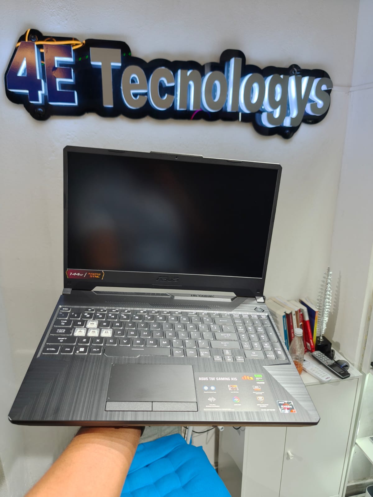 computadoras y laptops - ASUS 15.6" 144HZ, Ryzen 7 7435HS RTX3050 16/512GB 1
