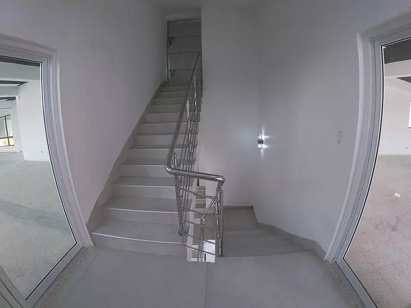 oficinas y locales comerciales - Alquilo Local 109 mts  3er piso  27 febrero  proximo a la tiradentes  4