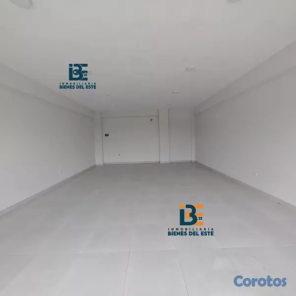 oficinas y locales comerciales - Se Renta Local Comercial en Plaza Florida, proximo 5