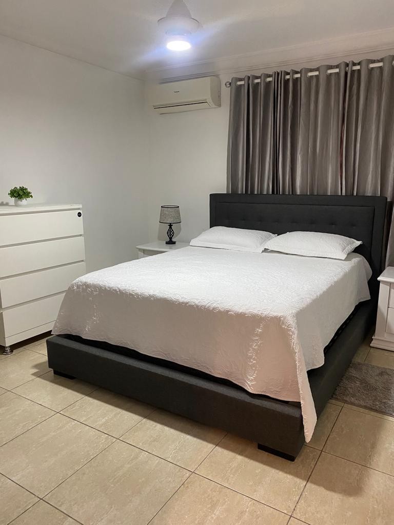 apartamentos - Sector Gazcue 
Entre Bolivar y Pasteur.. muy céntrico .
1 Hab 
1 1/2 baño 
1er n 0