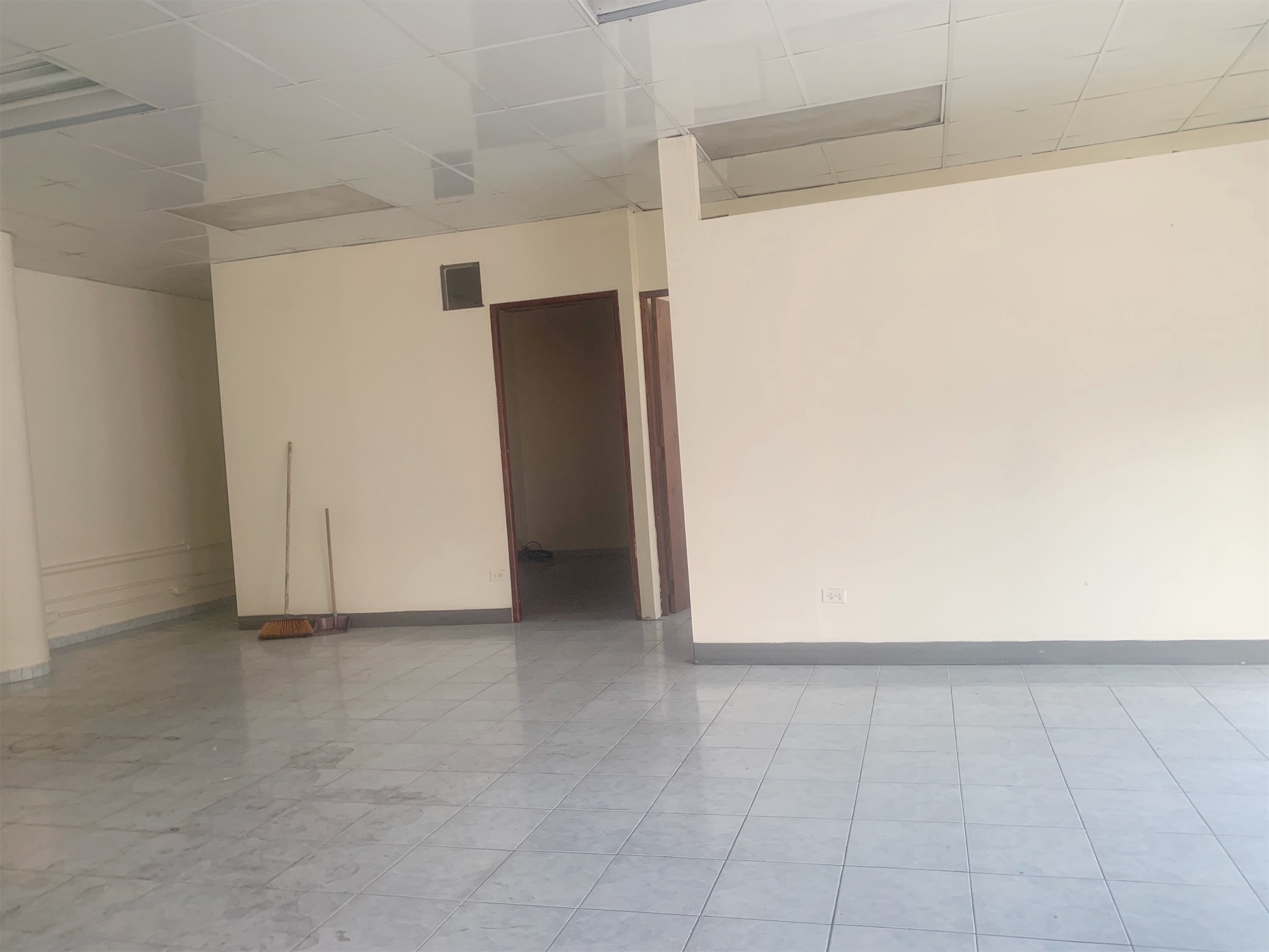 oficinas y locales comerciales - Local céntrico en Naco 1