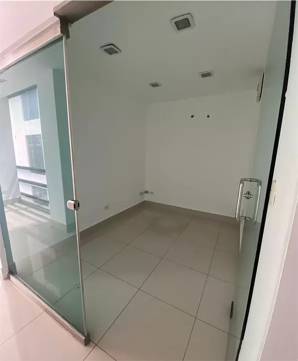 oficinas y locales comerciales - Local en bella vista 4