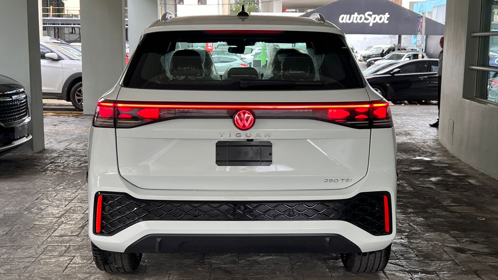 jeepetas y camionetas - Volkswagen Tiguan R Design 2025 8
