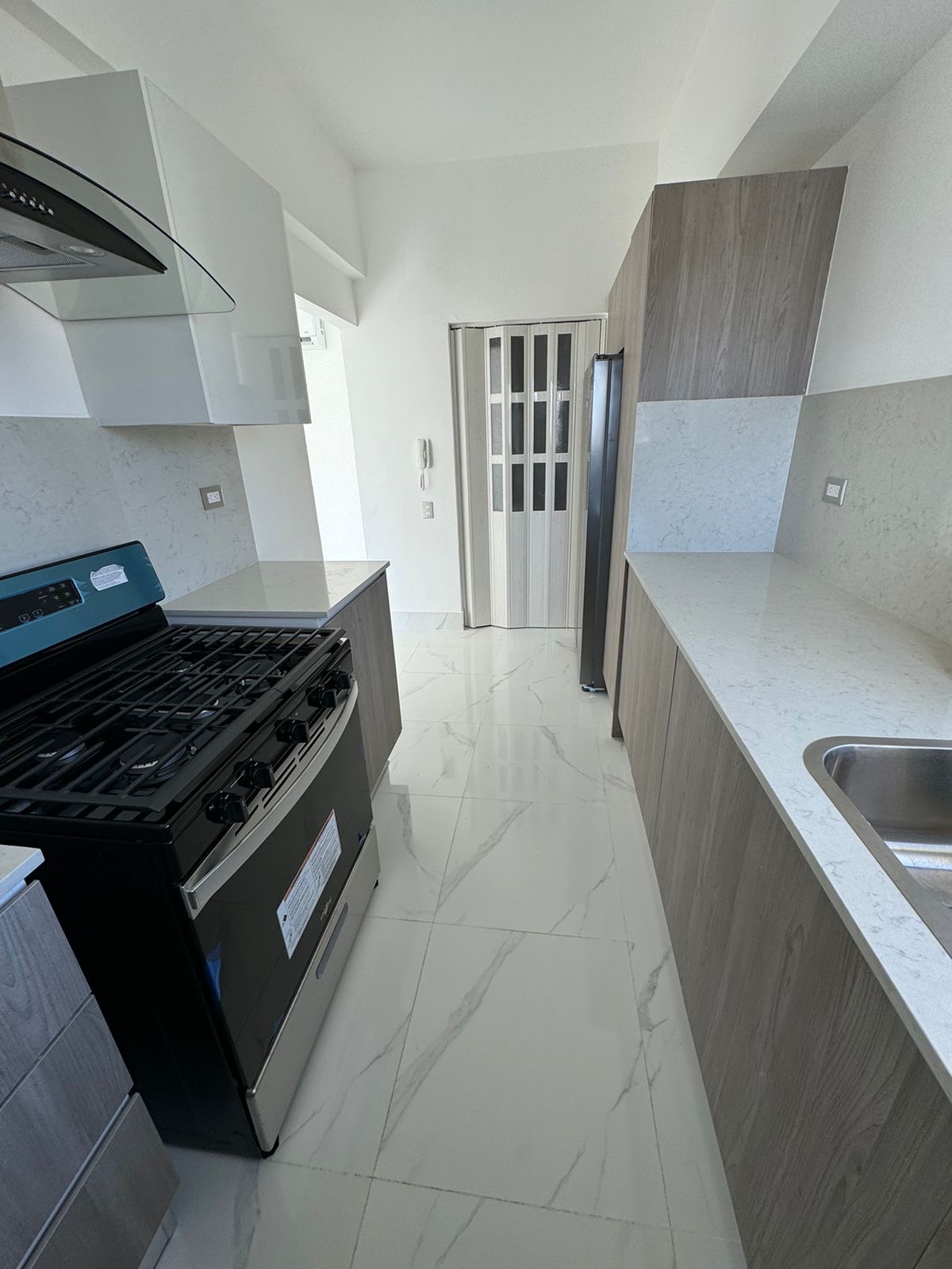 apartamentos - Alquila Apartamento con Linea Blanca, Nuevo! en el 2
