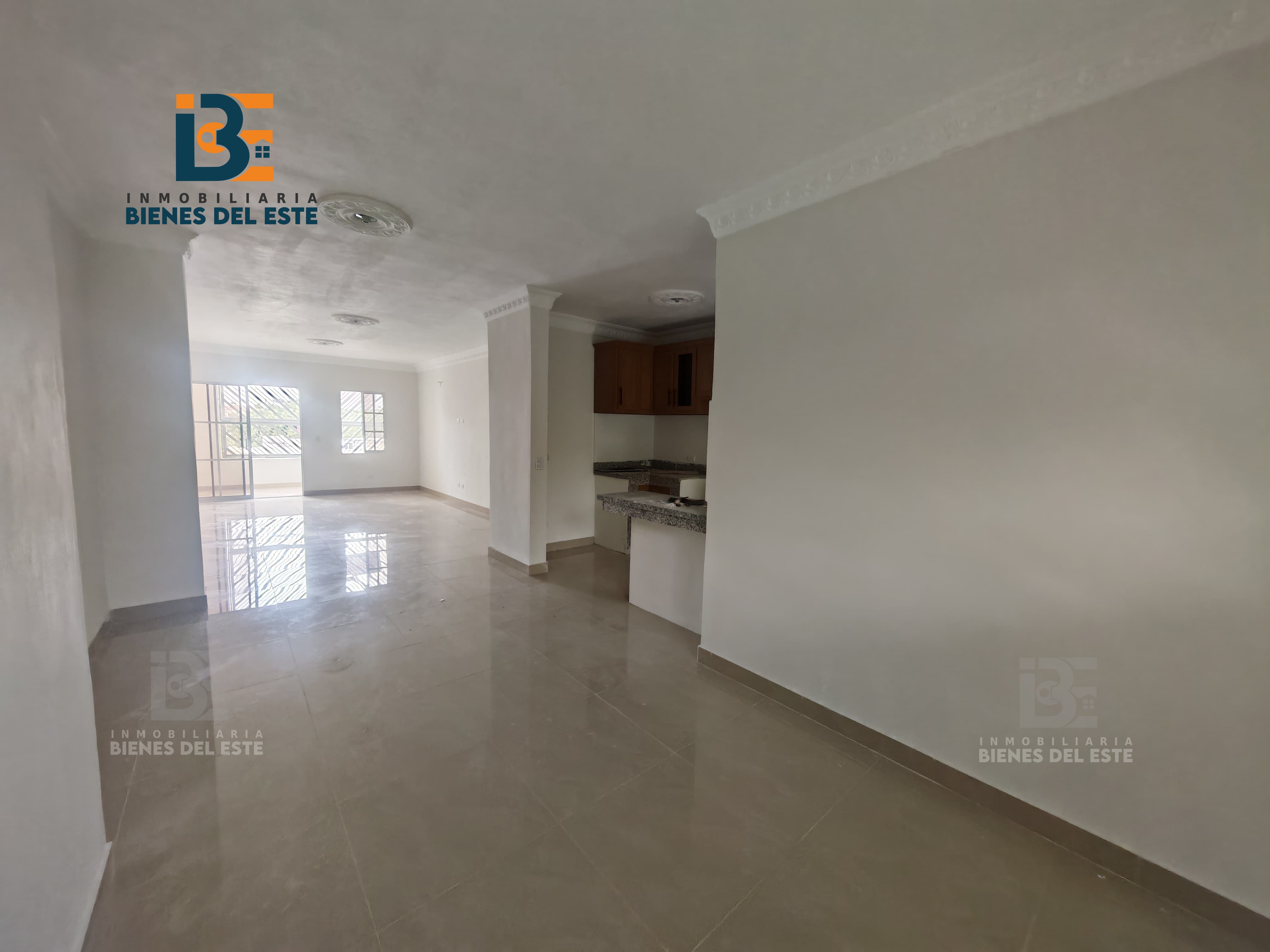 apartamentos - Se Alquila Apartamento de Tres habitaciones. 2