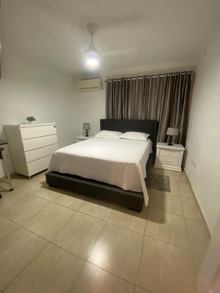 apartamentos - Sector Gazcue 
Entre Bolivar y Pasteur.. muy céntrico .
1 Hab 
1 1/2 baño 
1er n 1