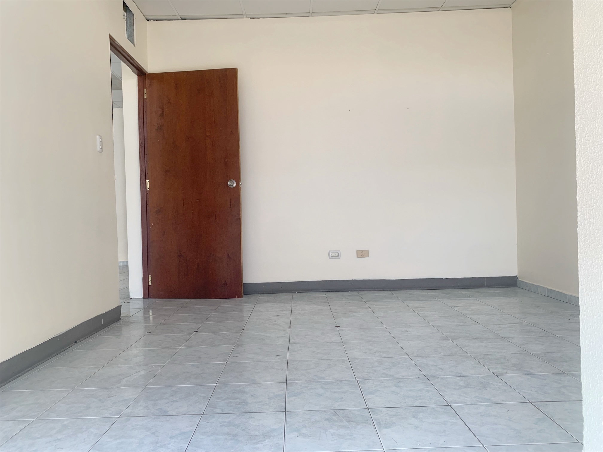 oficinas y locales comerciales - Local céntrico en Naco 2