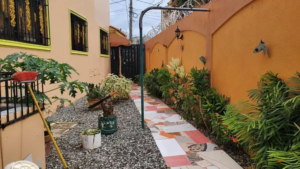 casas - Casa con 4 habitaciones y patio (Curva) 10